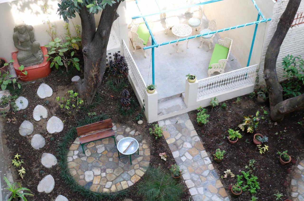Mango Tree Courtyard Dehradun Hotel Bagian luar foto